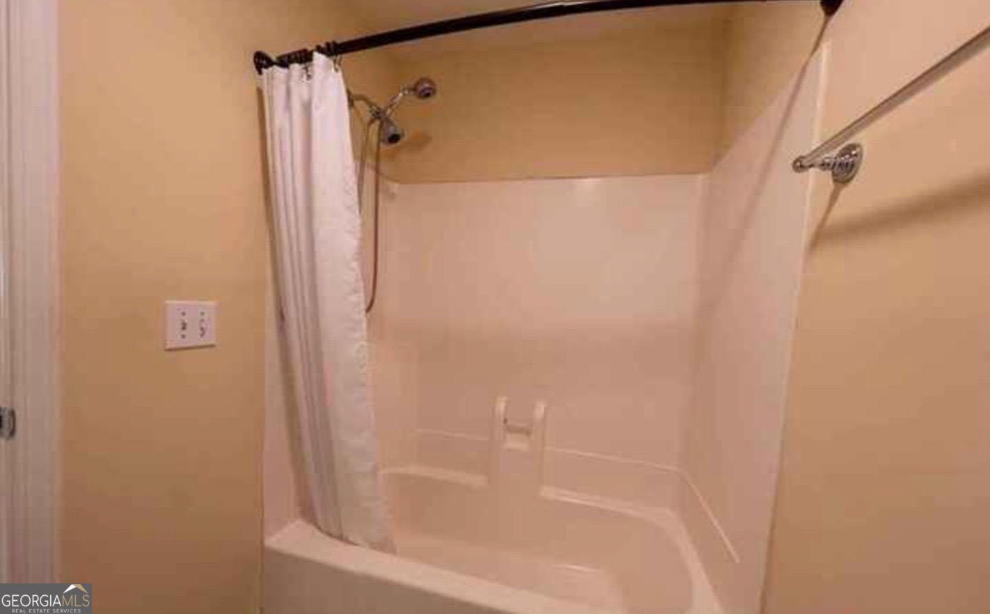 212 Abingdon Way Northeast Sandy Springs, GA 30328 - Photo 15 of 21 a bathroom with a glass shower door