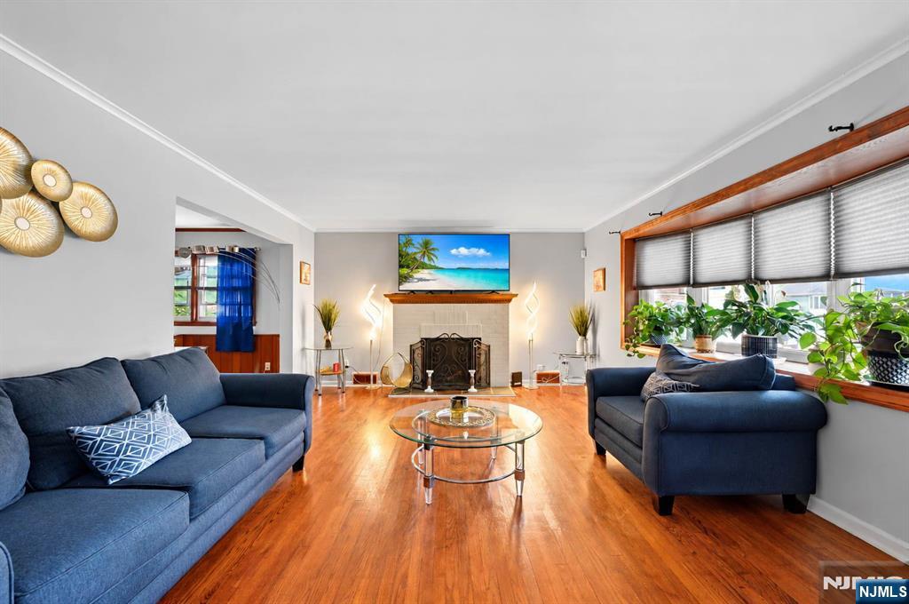 136 Van Buskirk Road Teaneck, NJ 07666 - Photo 7 of 49 Gallery Image 7