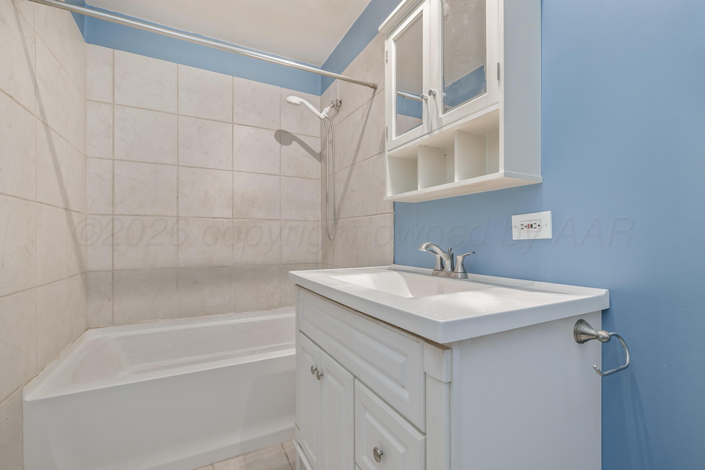 4606 South Hayden Street Amarillo, TX 79110 - Photo 15 of 19 Guest Bath