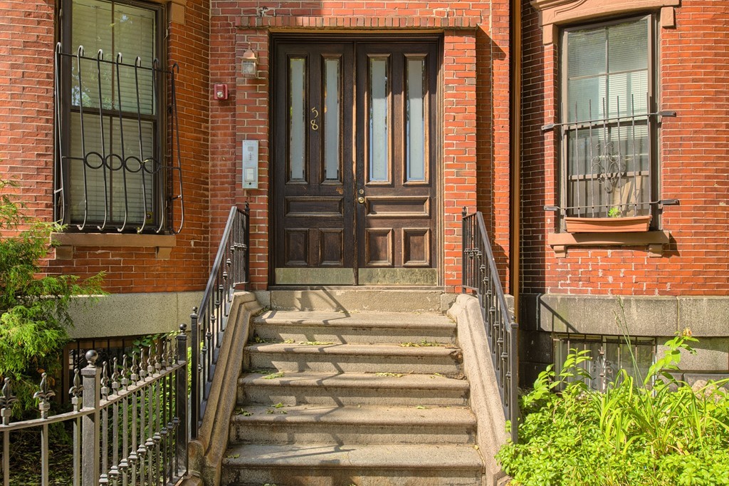58 West Rutland Square, Unit 2 Boston, MA 02118 - Photo 3 of 11 Gallery Image 3