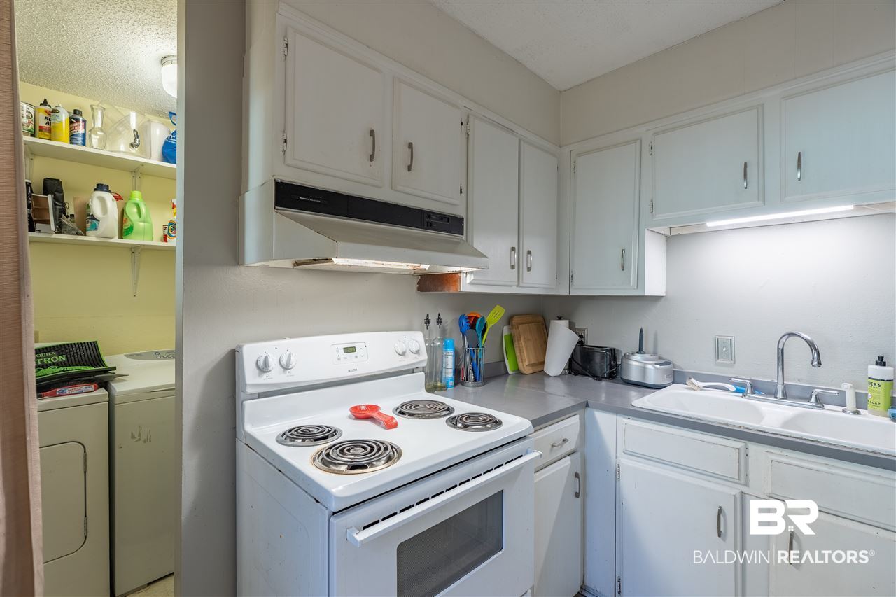 507 Nichols Avenue Fairhope, AL 36532 - Photo 7 of 16 Kitchen