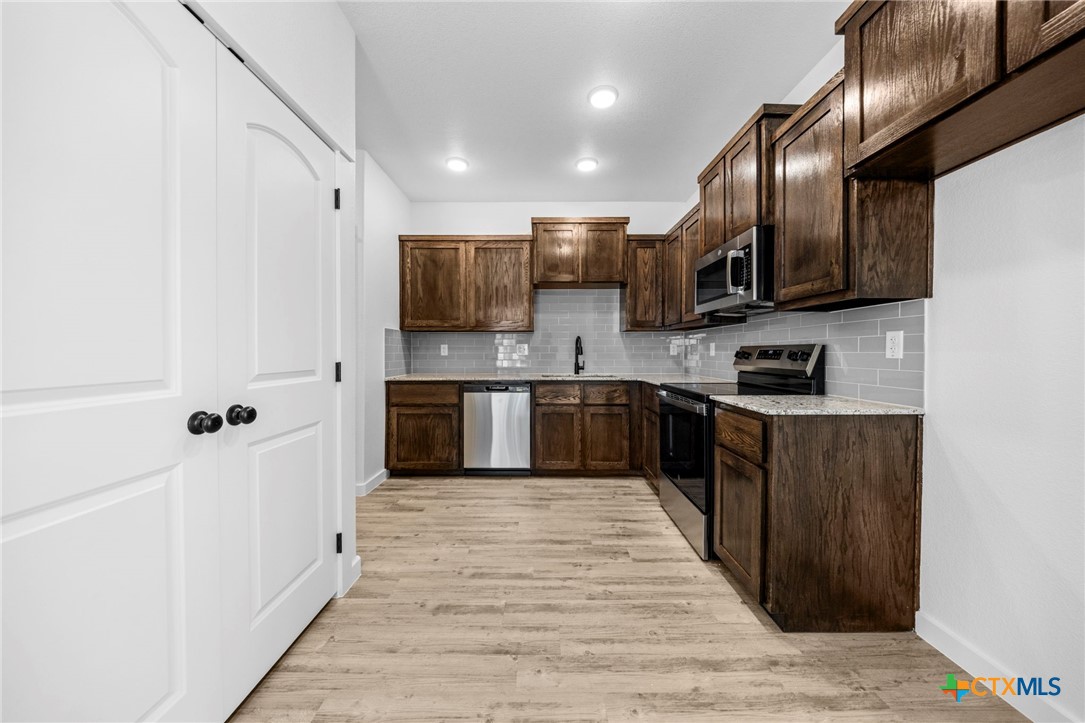 3604 Canvasback Road Killeen, TX 76542 - Photo 8 of 27 a kitchen with stainless steel appliances a refrigerator and a stove top oven