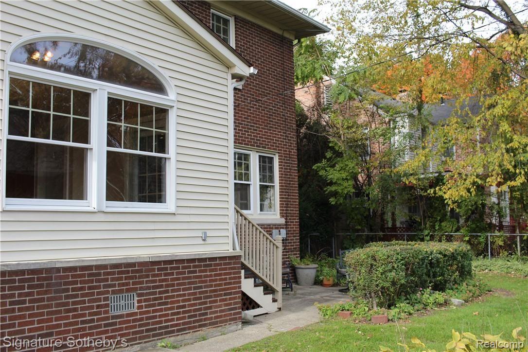 970 Pemberton Road Grosse Pointe, MI 48230 - Photo 13 of 34 Rear Access to Patio
