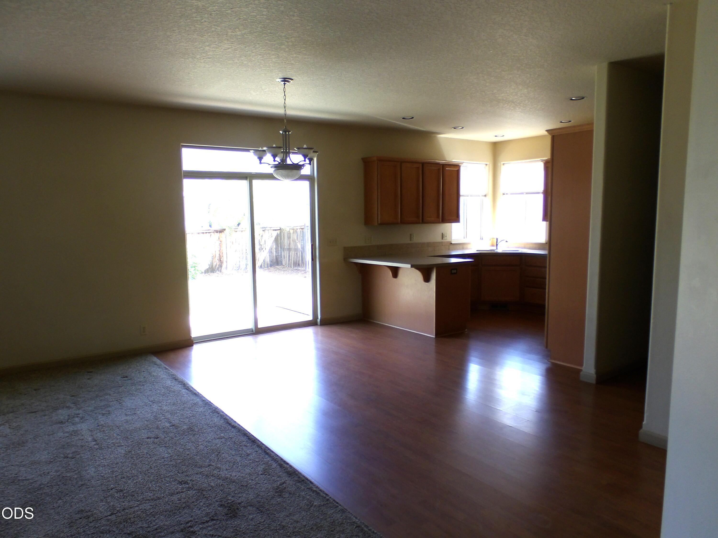 2885 Southwest Juniper Avenue Redmond, OR 97756 - Photo 8 of 16