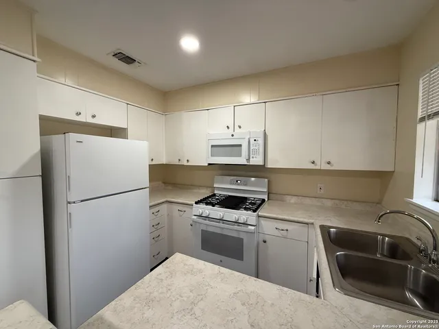 $1,500 | 10104 Ironside Drive, San Antonio, TX 78230