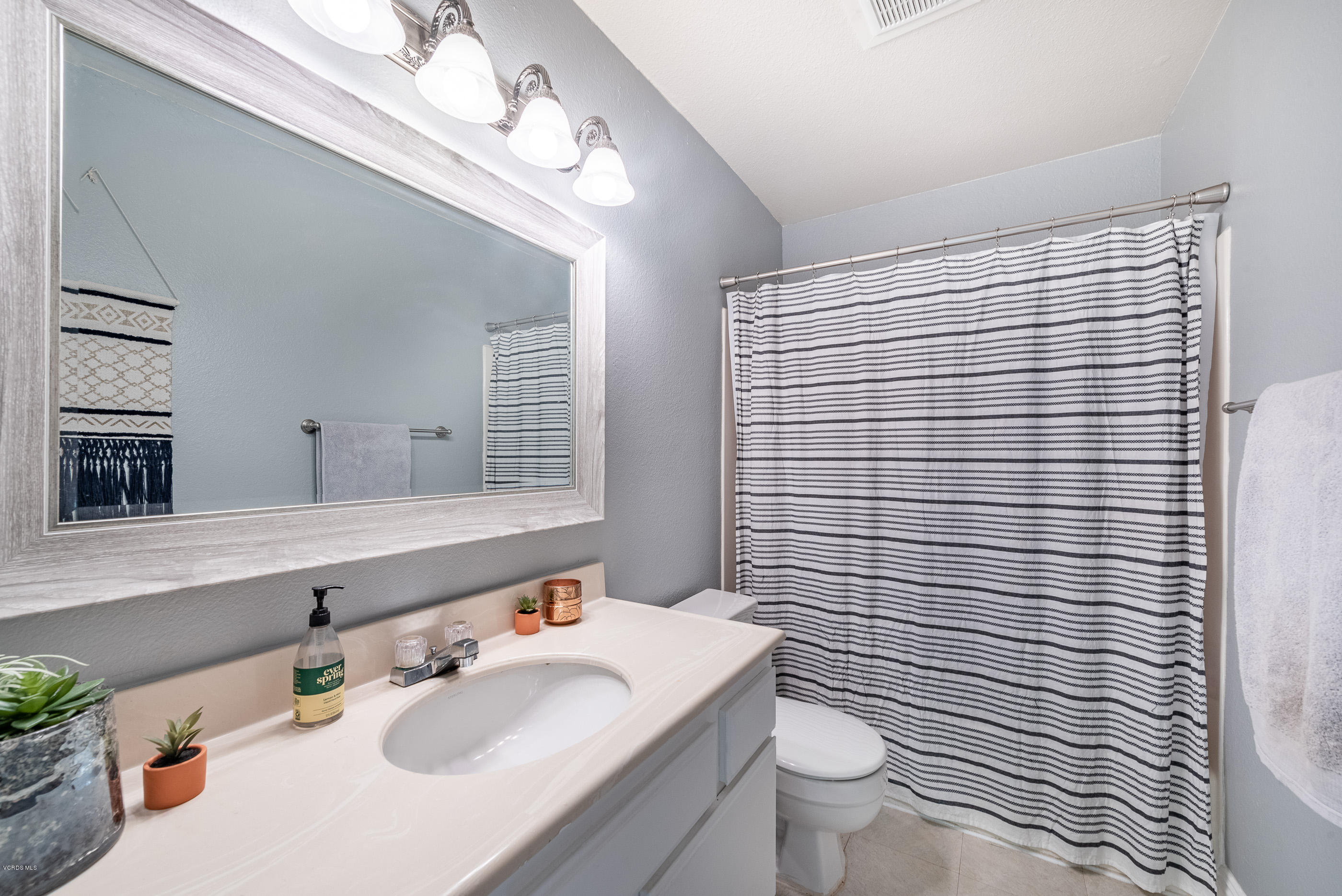 2412 Stow Street Simi Valley, CA 93063 - Photo 20 of 33 2412 Stow St Simi Valley-20