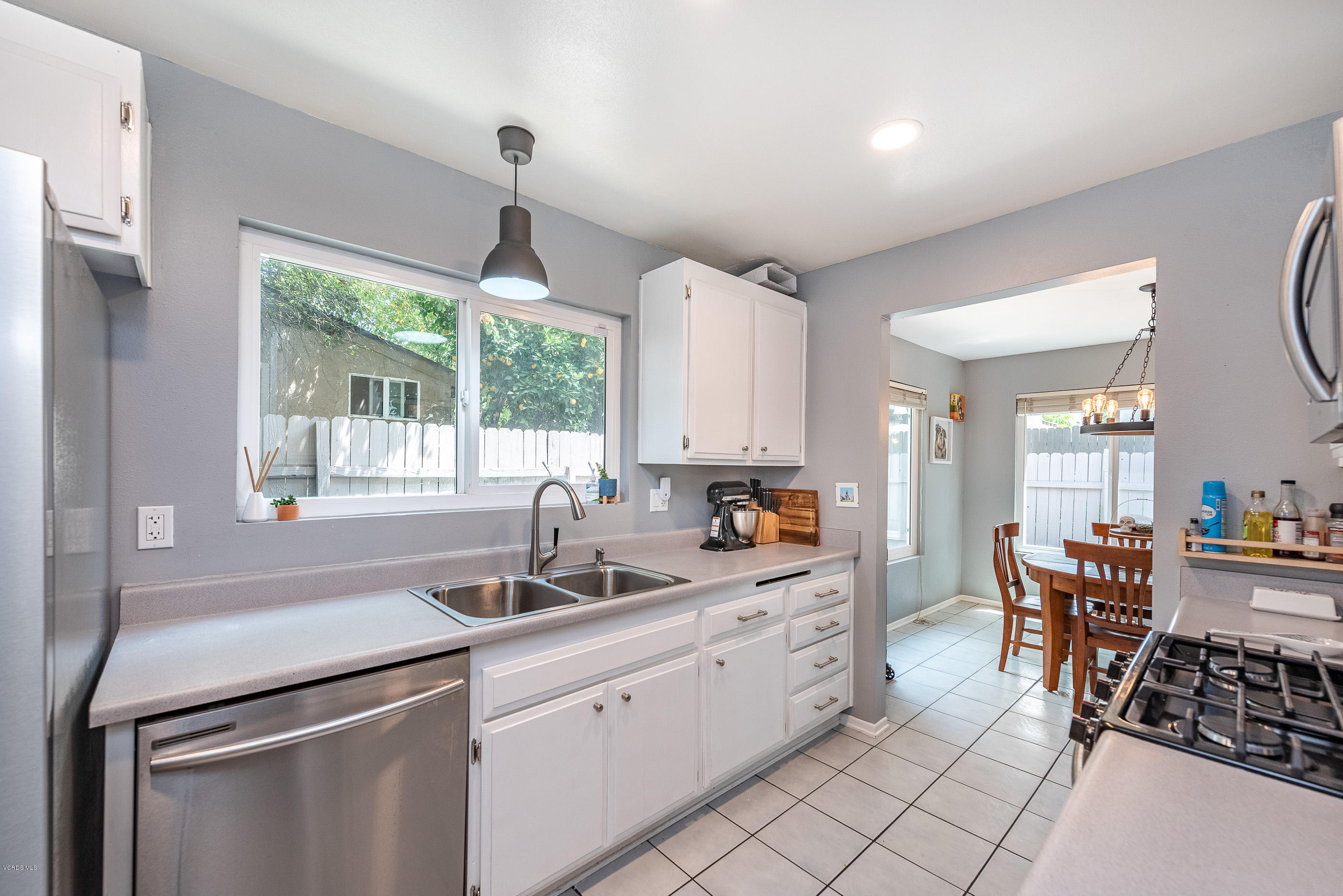 2412 Stow Street Simi Valley, CA 93063 - Photo 9 of 33 2412 Stow St Simi Valley-9