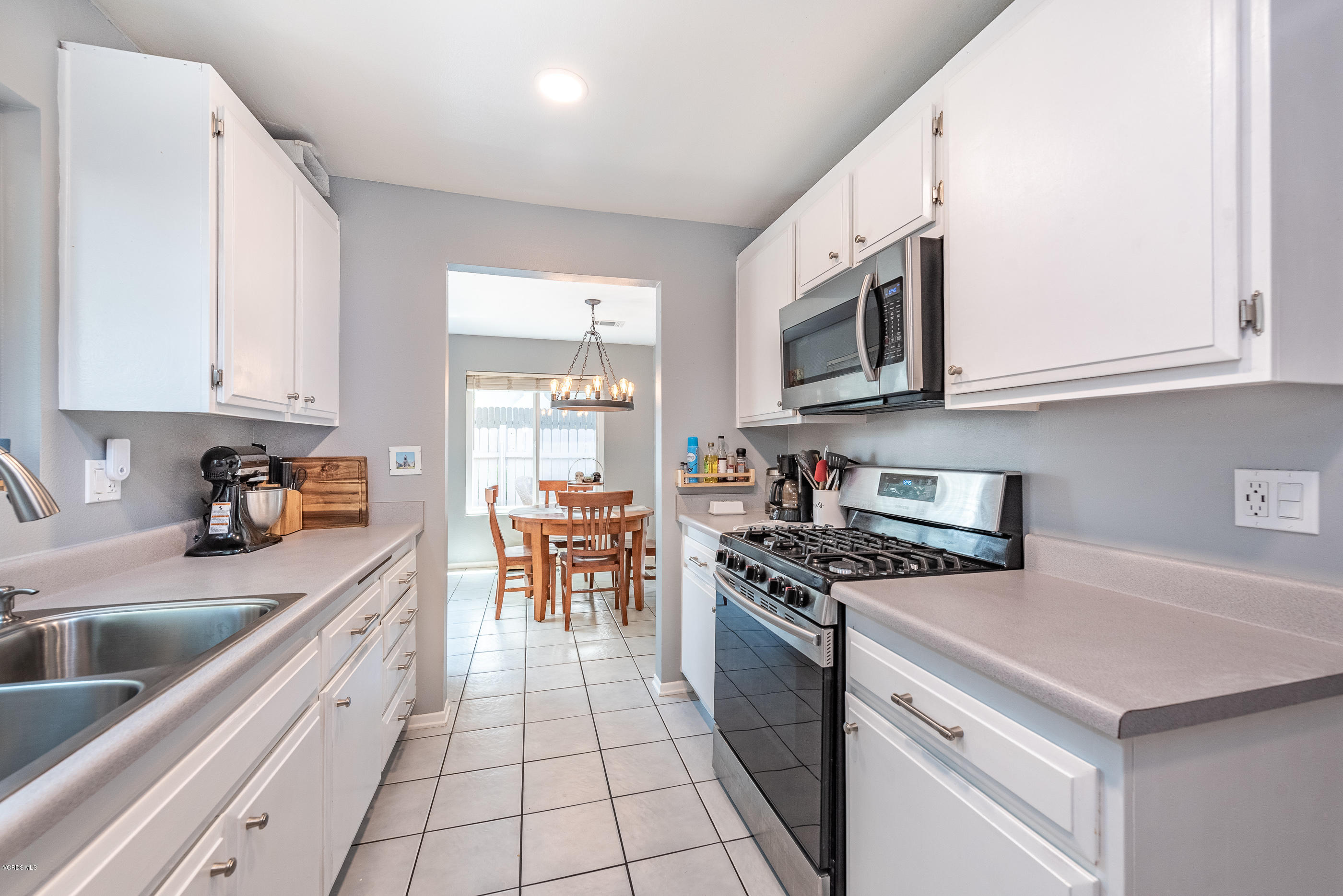 2412 Stow Street Simi Valley, CA 93063 - Photo 10 of 33 2412 Stow St Simi Valley-10