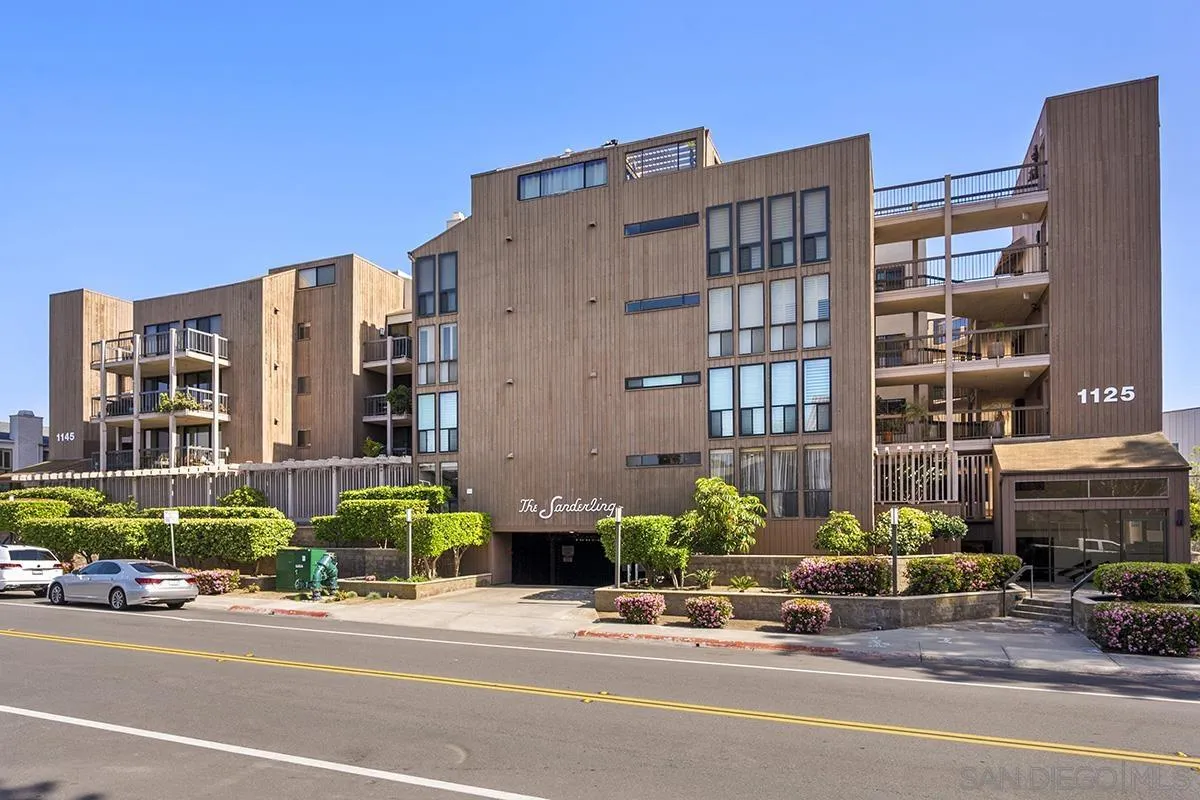 1125 Pacific Beach Drive, Unit 104 San Diego, CA 92109 - Photo 53 of 67 a front view of a building with street view