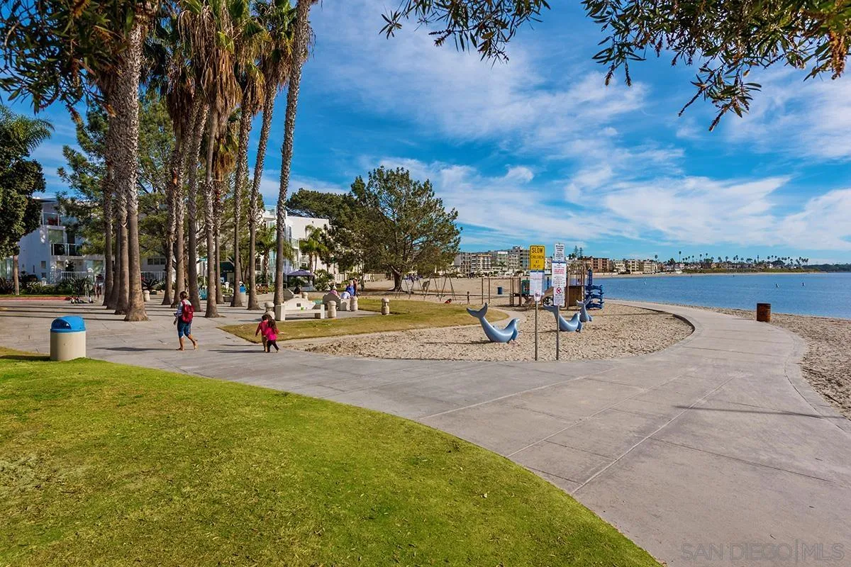 1125 Pacific Beach Drive, Unit 104 San Diego, CA 92109 - Photo 62 of 67 a view of a basketball court