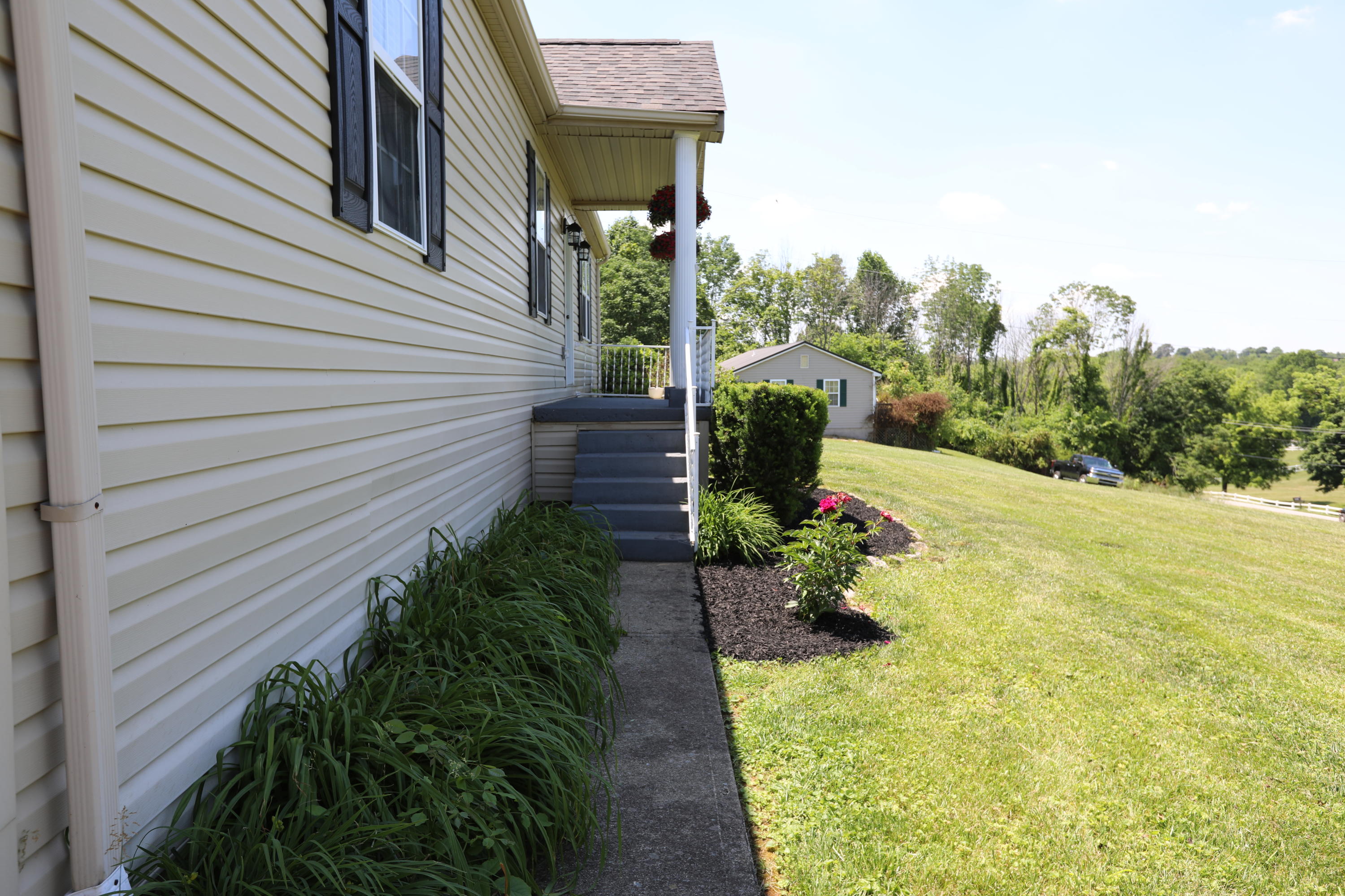 4275 Kennedy Bridge Road Lancaster, KY 40444 - Photo 3 of 24 D49A4543