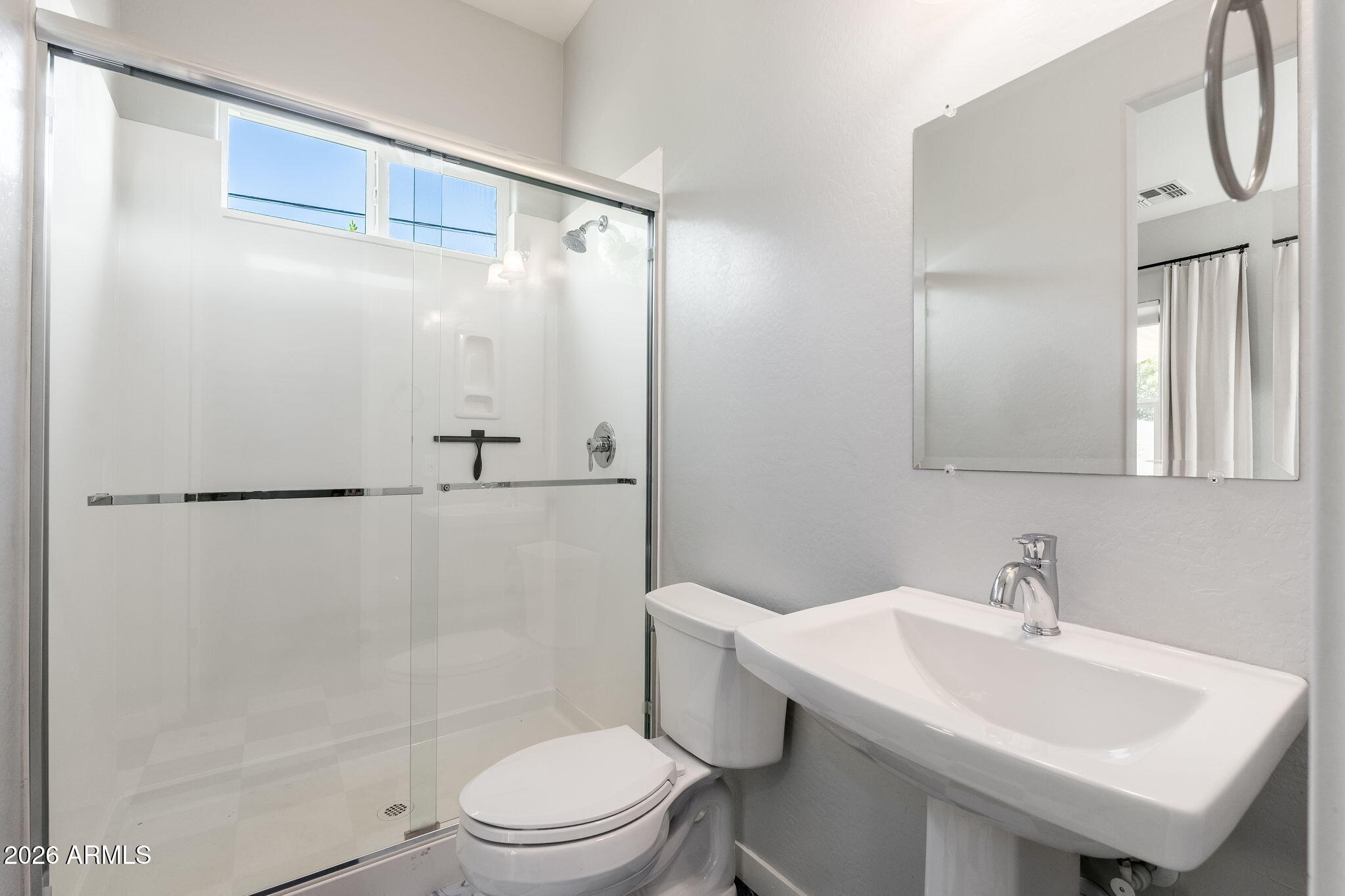 1555 East Ocotillo Road, Unit 9 Phoenix, AZ 85014 - Photo 29 of 41 Casita Full Bathroom