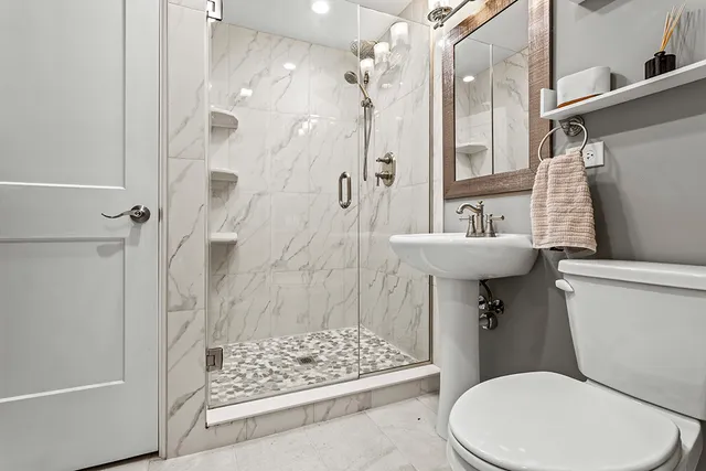 $225,000 | 9954 South 84th Terrace, Unit 109, Palos Hills, IL 60465