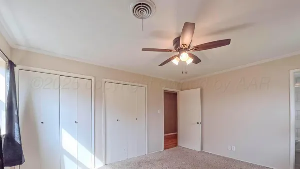 a view of a livingroom with a ceiling fan