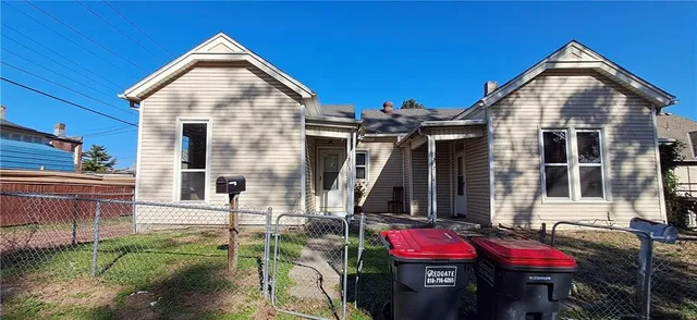 $700 | 1515-1517 Felix Street, Unit 1515, St. Joseph, MO 64501