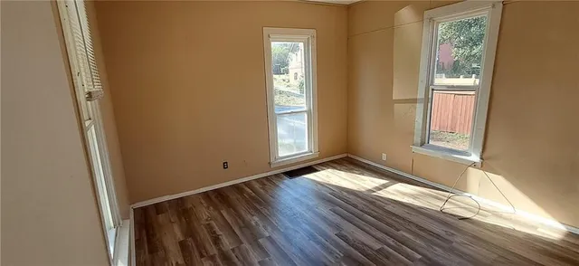 $700 | 1515-1517 Felix Street, Unit 1515, St. Joseph, MO 64501