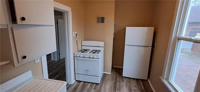 $700 | 1515-1517 Felix Street, Unit 1515, St. Joseph, MO 64501