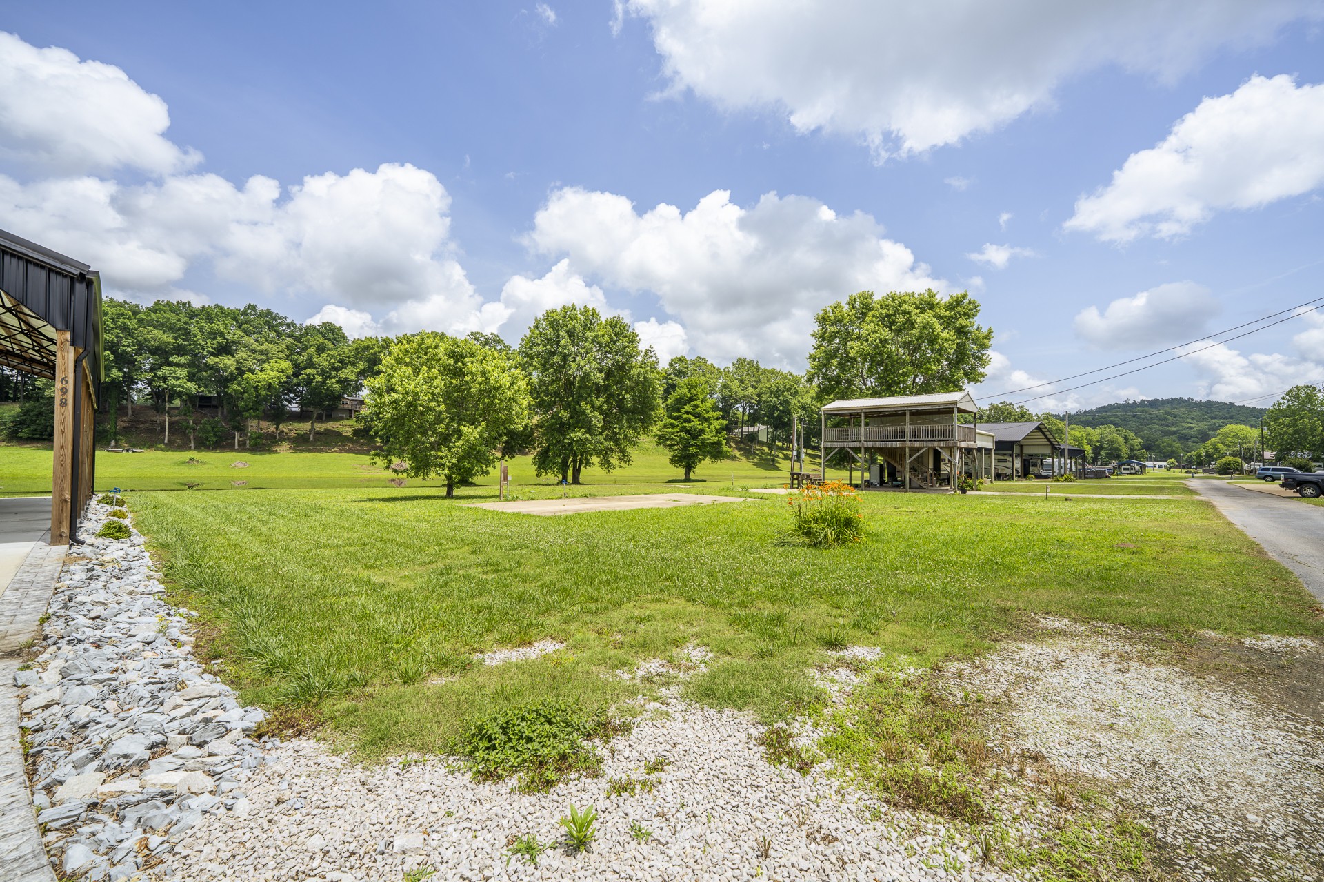 694 River Road Clifton, TN 38425 - Photo 10 of 26