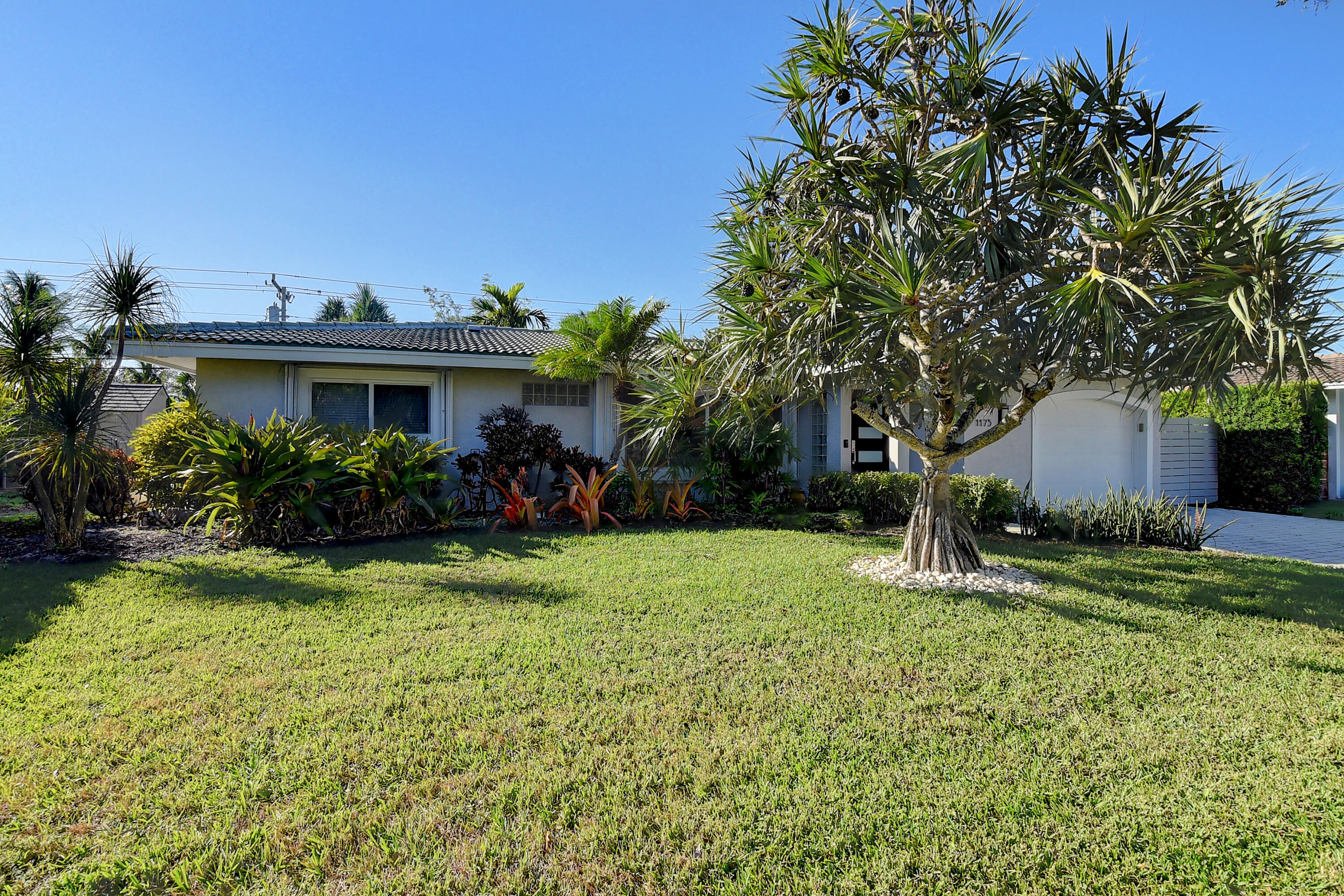 1175 Southwest 9th Avenue Boca Raton, FL 33486 - Photo 2 of 34 02_dsc_1929_30_31_32_33