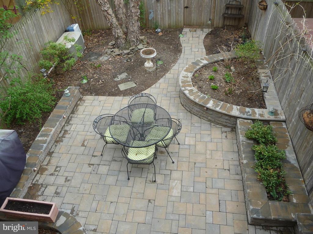 5262 Leestone Court Springfield, VA 22151 - Photo 3 of 28 Stunning Back Yard