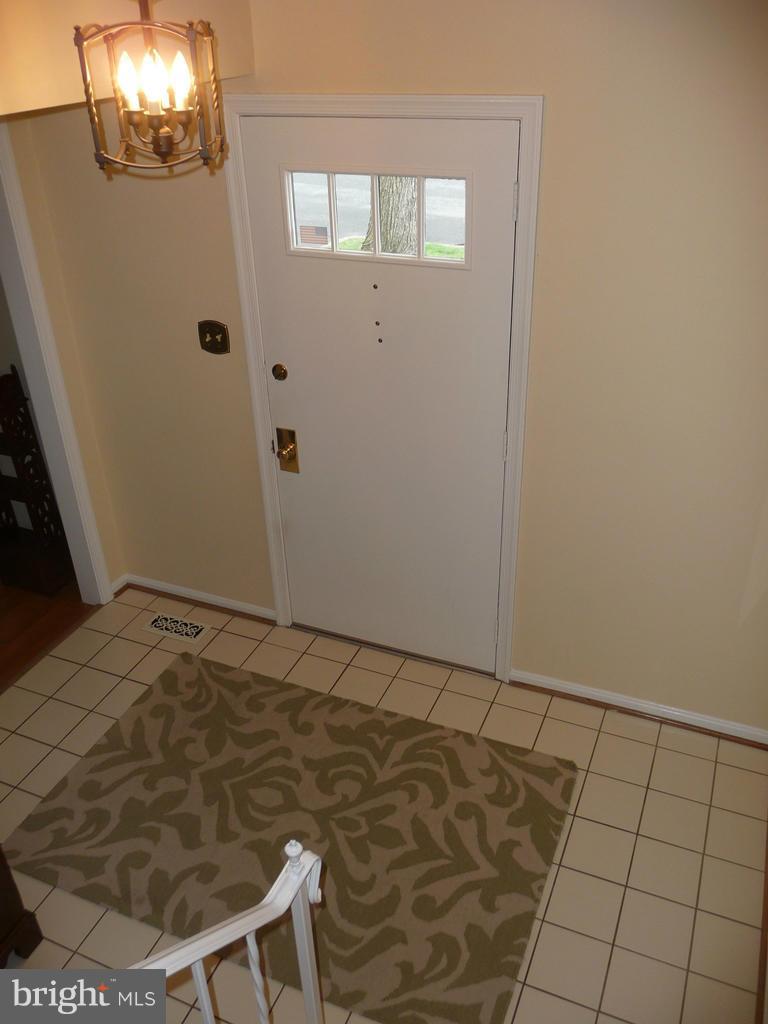 5262 Leestone Court Springfield, VA 22151 - Photo 4 of 28 Entrance Foyer