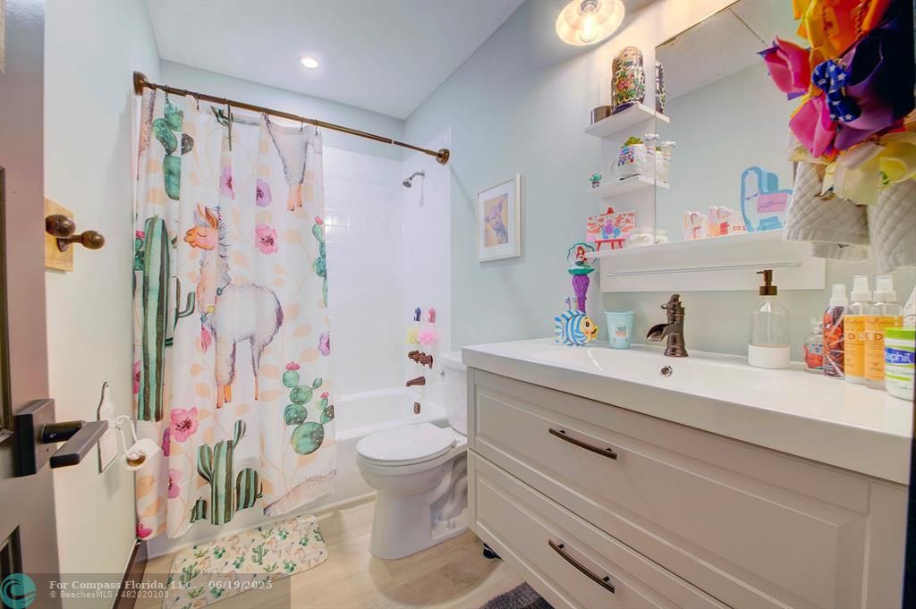 18111 Northwest 68th Avenue, Unit I210 Hialeah, FL 33015 - Photo 10 of 23