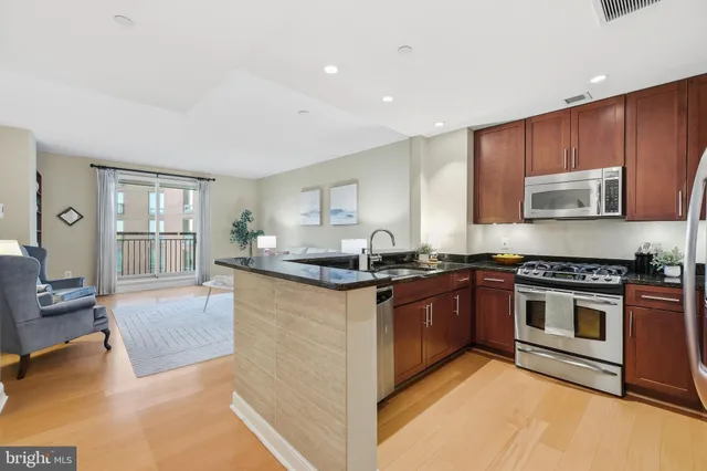 $419,900 | 2050 Jamieson Avenue, Unit 1005, Alexandria, VA 22314