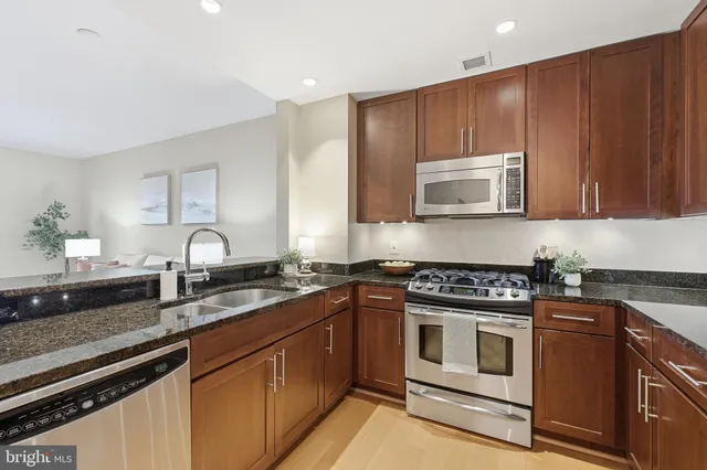 $419,900 | 2050 Jamieson Avenue, Unit 1005, Alexandria, VA 22314