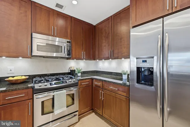 $419,900 | 2050 Jamieson Avenue, Unit 1005, Alexandria, VA 22314