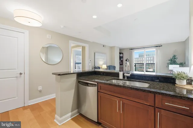 $419,900 | 2050 Jamieson Avenue, Unit 1005, Alexandria, VA 22314