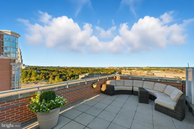 $419,900 | 2050 Jamieson Avenue, Unit 1005, Alexandria, VA 22314