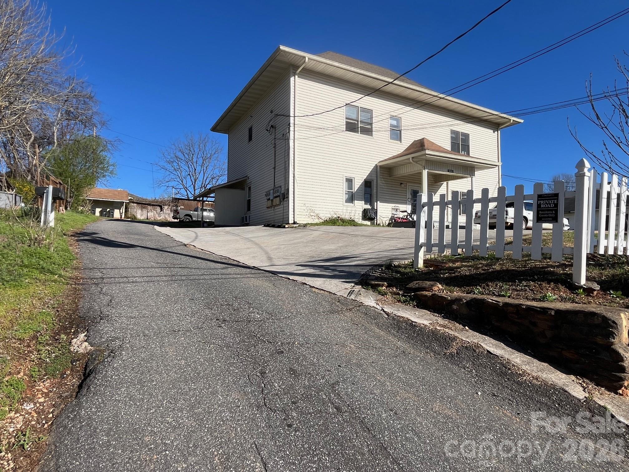 524 Baldwin Avenue Marion, NC 28752 - Photo 6 of 30