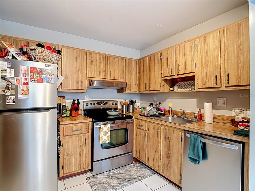 11805 Raintree Lake Lane, Unit B Temple Terrace, FL 33617 - Photo 17 of 35