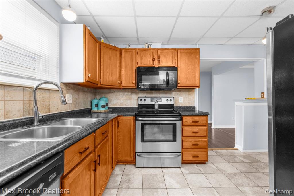 18375 East 13 Mile Road Fraser, MI 48026 - Photo 9 of 26