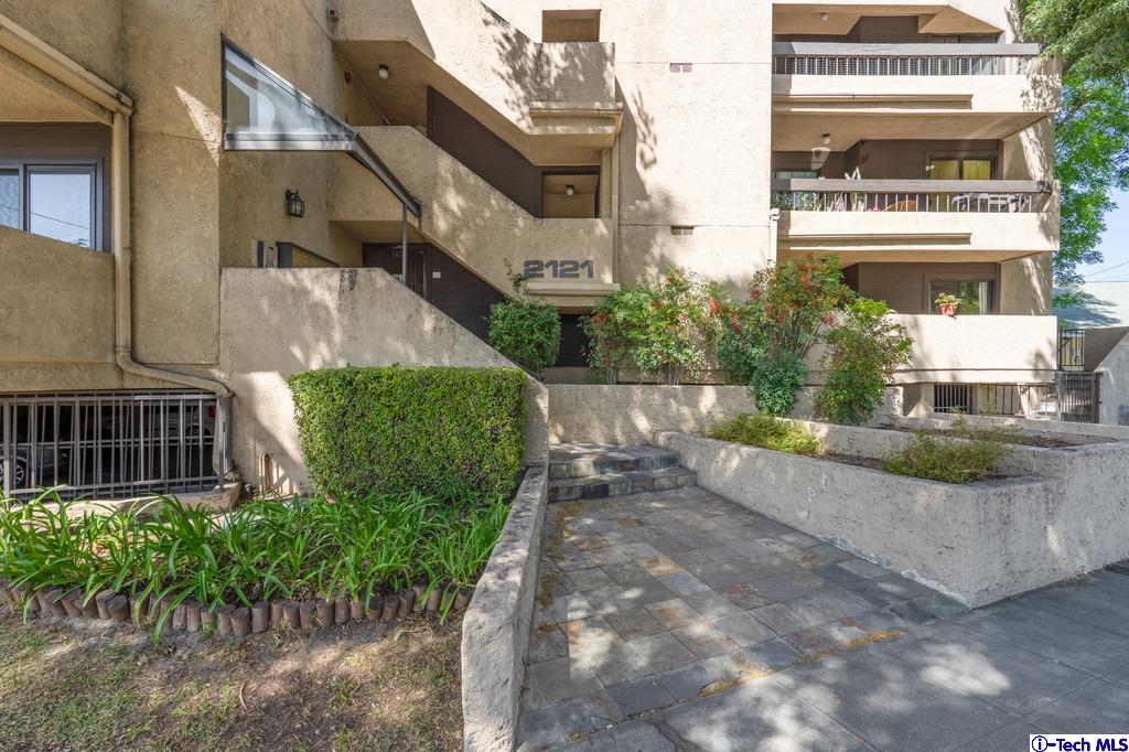 2121 Scott Road, Unit 302 Burbank, CA 91504 - Photo 2 of 29 Gallery Image 2