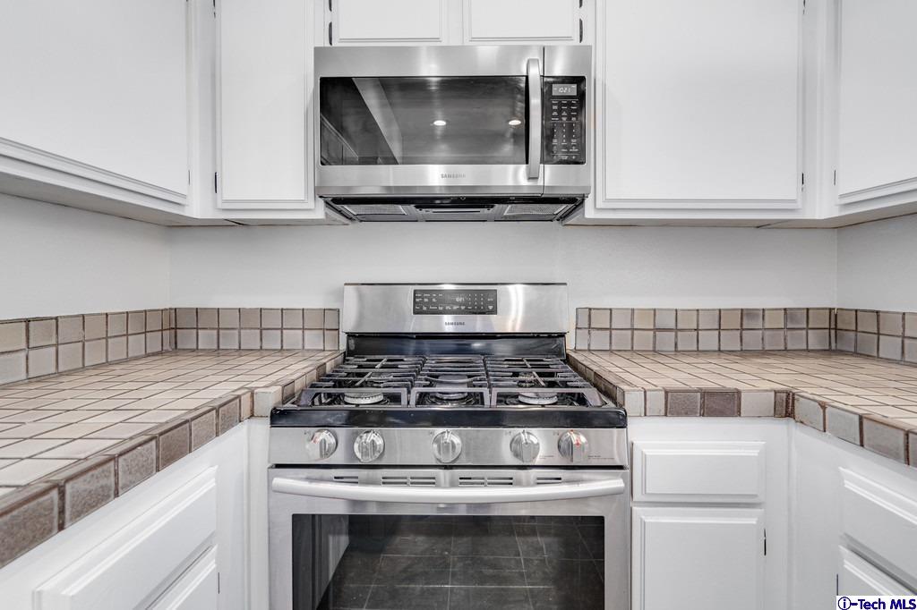 2121 Scott Road, Unit 302 Burbank, CA 91504 - Photo 11 of 29 Gallery Image 11