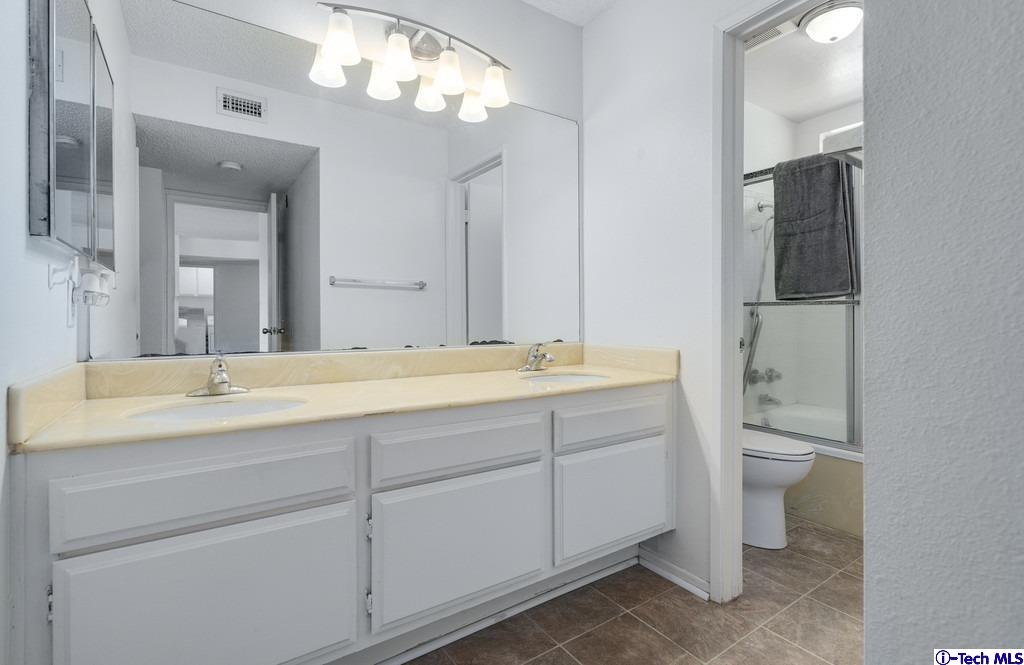 2121 Scott Road, Unit 302 Burbank, CA 91504 - Photo 15 of 29 Gallery Image 15
