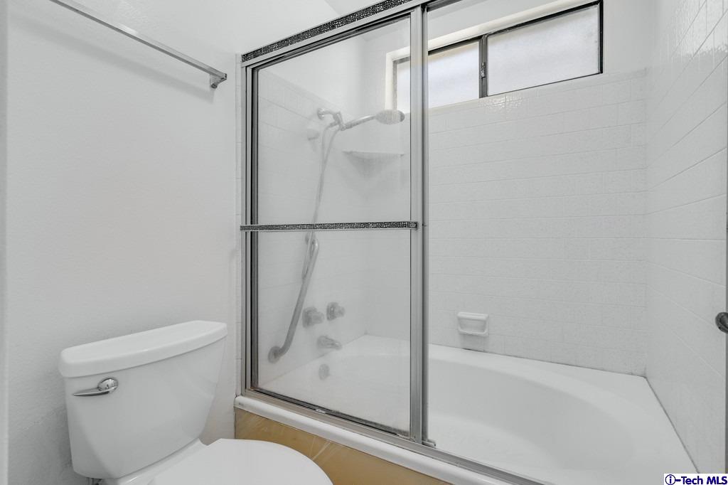 2121 Scott Road, Unit 302 Burbank, CA 91504 - Photo 16 of 29 Gallery Image 16