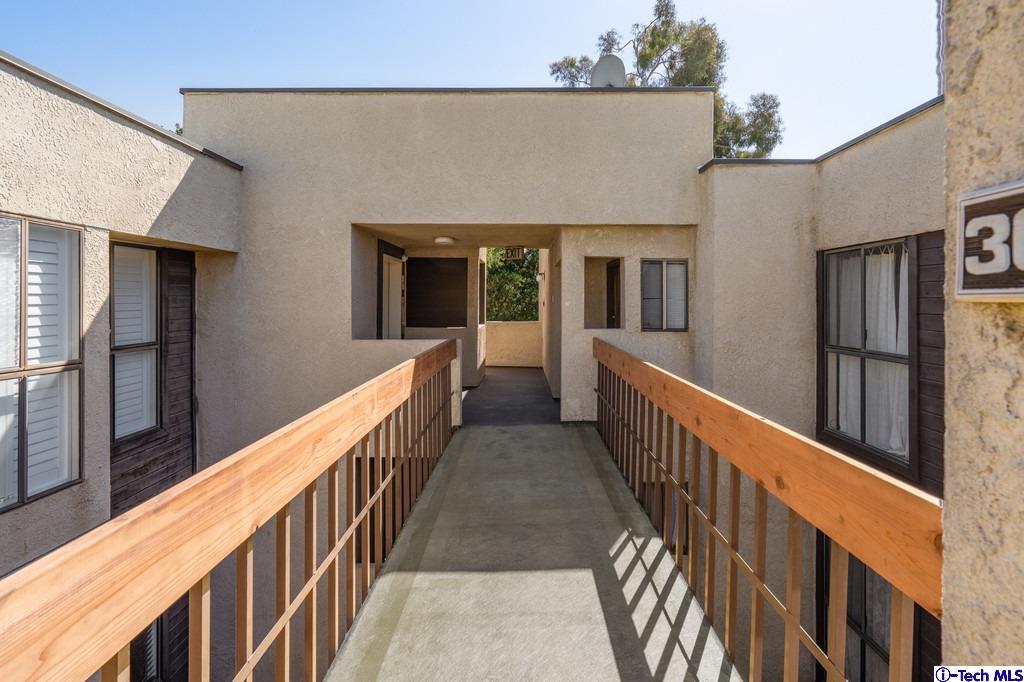 2121 Scott Road, Unit 302 Burbank, CA 91504 - Photo 3 of 29 Gallery Image 3