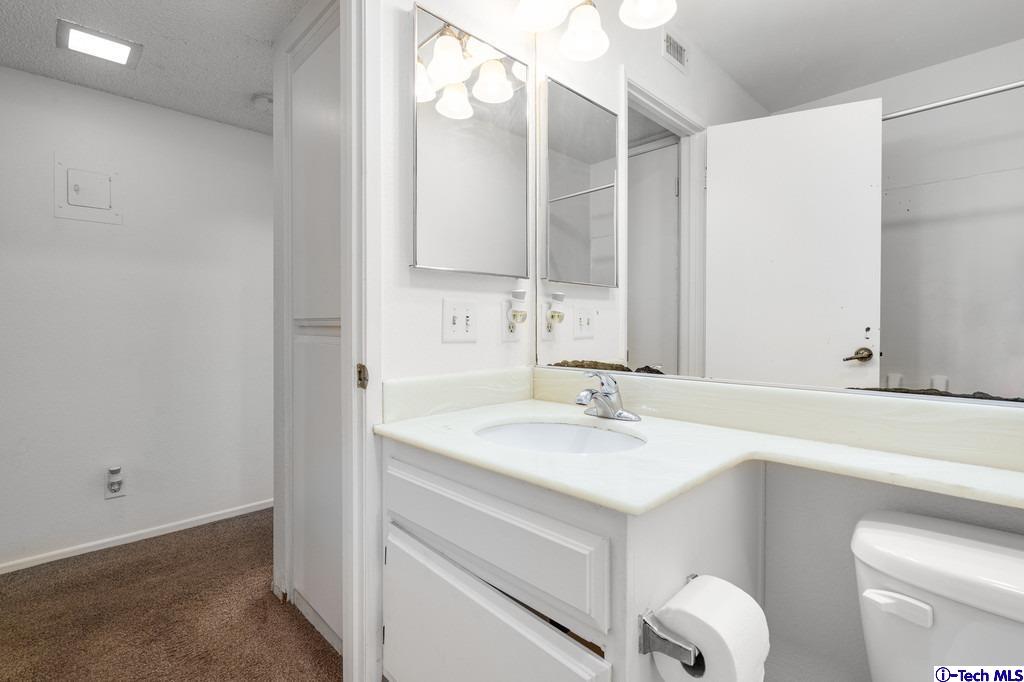 2121 Scott Road, Unit 302 Burbank, CA 91504 - Photo 24 of 29 Gallery Image 24