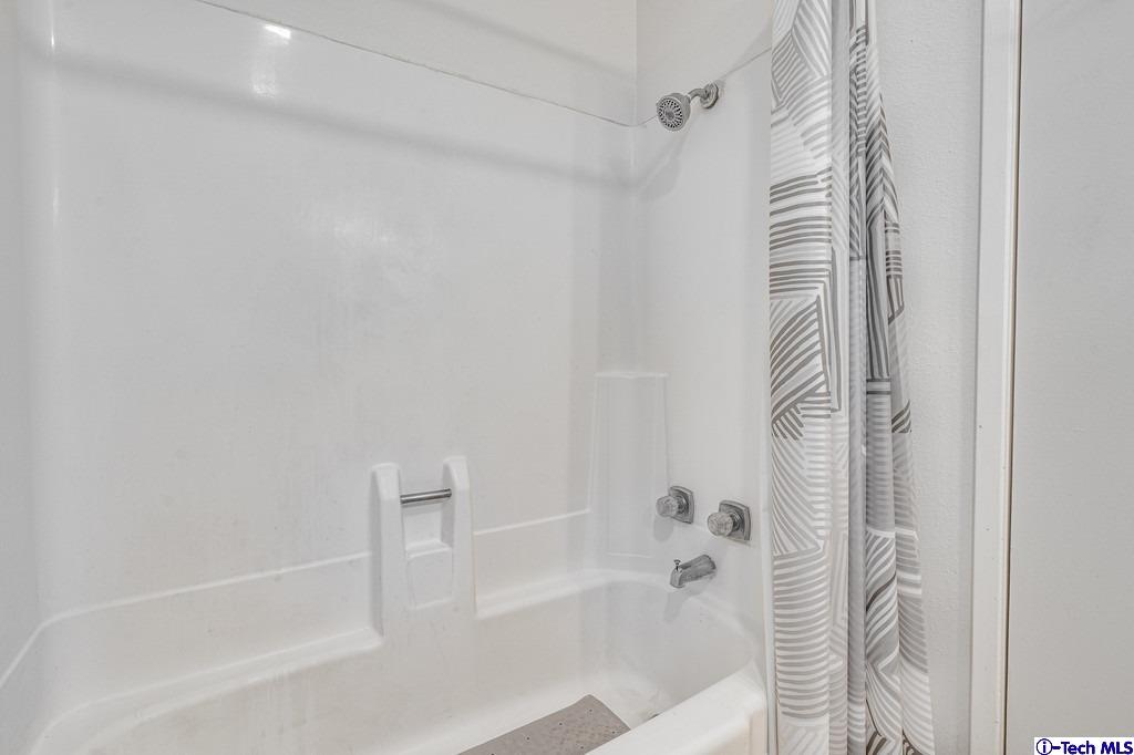 2121 Scott Road, Unit 302 Burbank, CA 91504 - Photo 25 of 29 Gallery Image 25