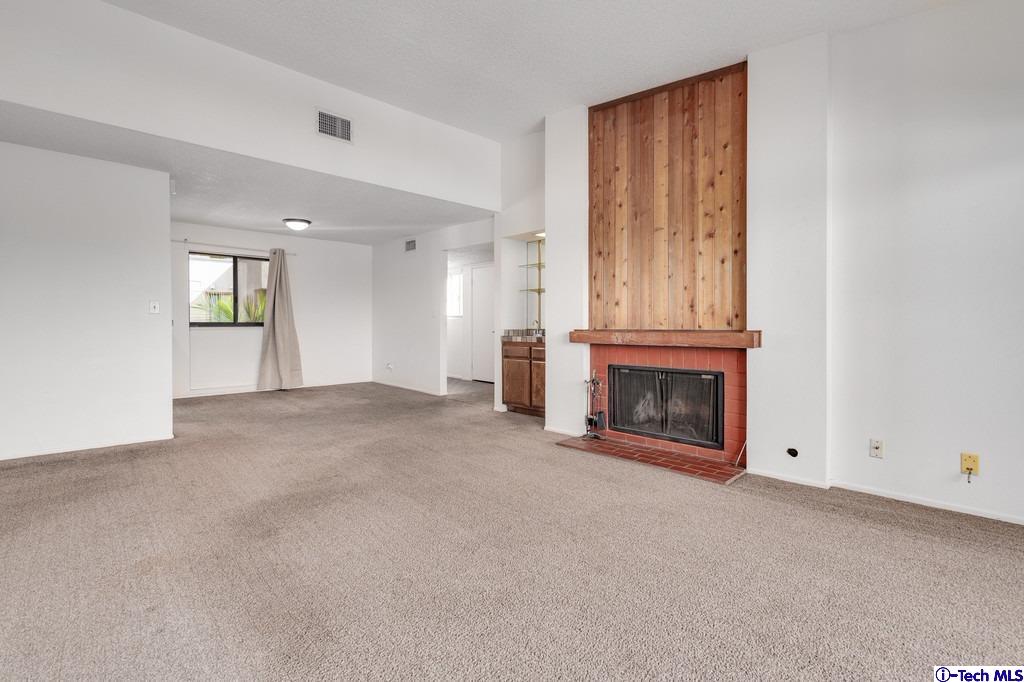 2121 Scott Road, Unit 302 Burbank, CA 91504 - Photo 6 of 29 Gallery Image 6