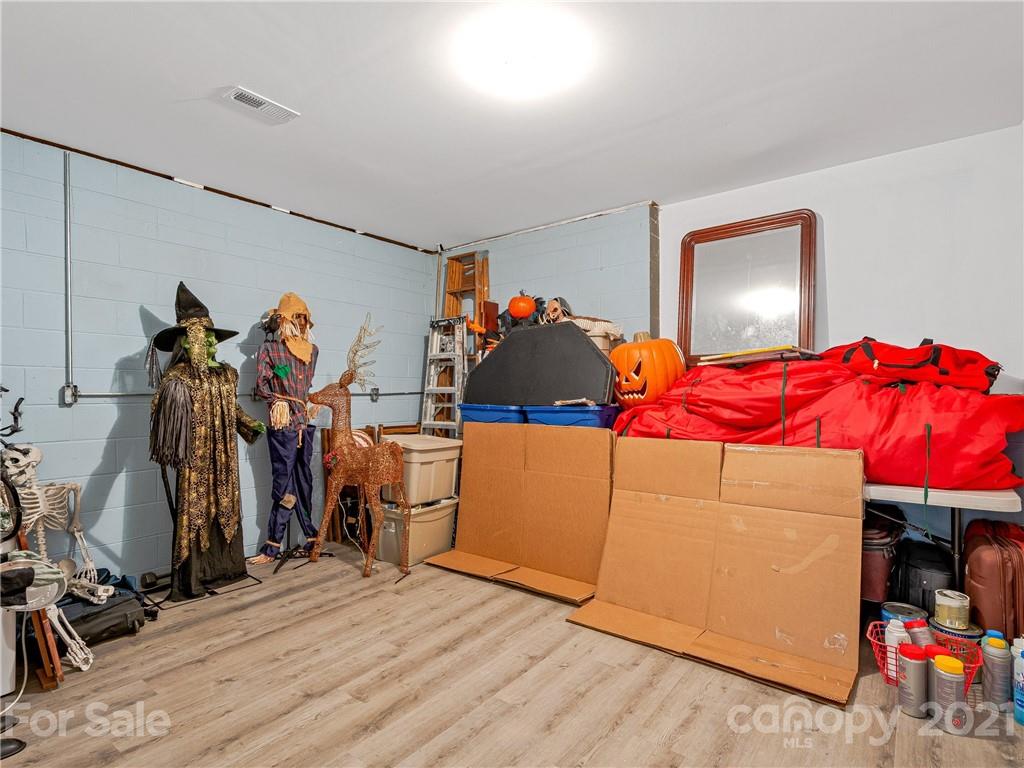 1048 Columbine Road Asheville, NC 28704 - Photo 36 of 42 Gallery Image 36