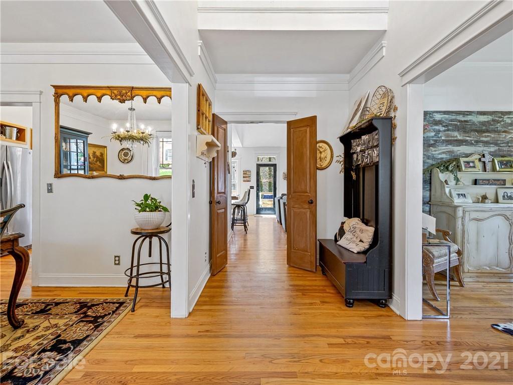 1048 Columbine Road Asheville, NC 28704 - Photo 6 of 42 Gallery Image 6