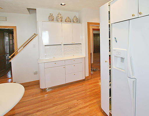 184 Bellevue Road Watertown, MA 02472 - Photo 12 of 19