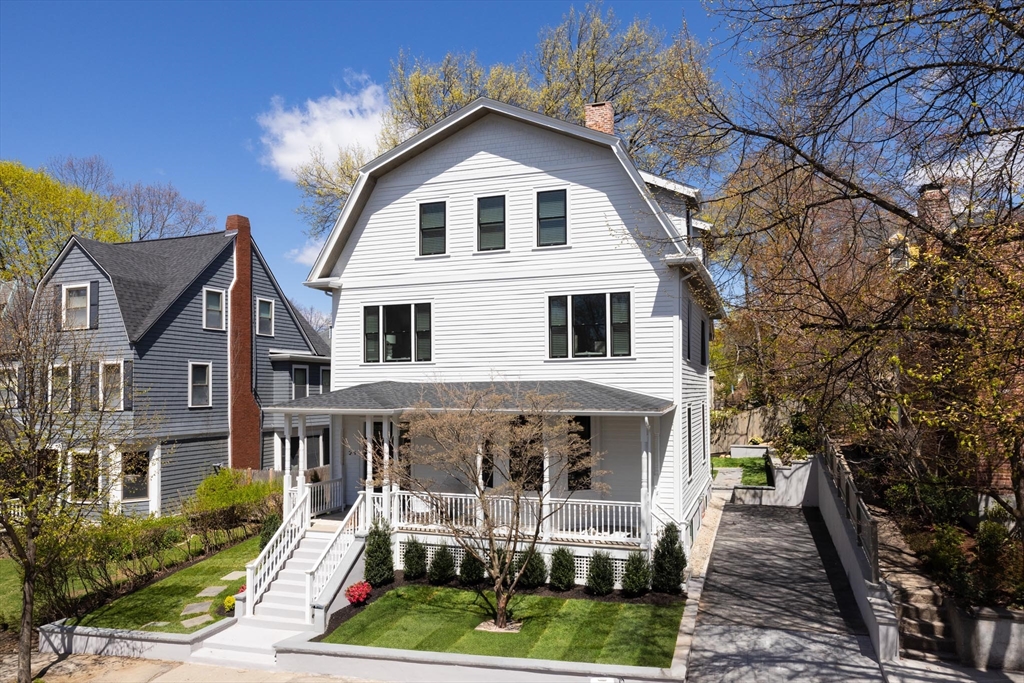 21 Kent Square, Unit 2 Brookline, MA 02446 - Photo 1 of 17
