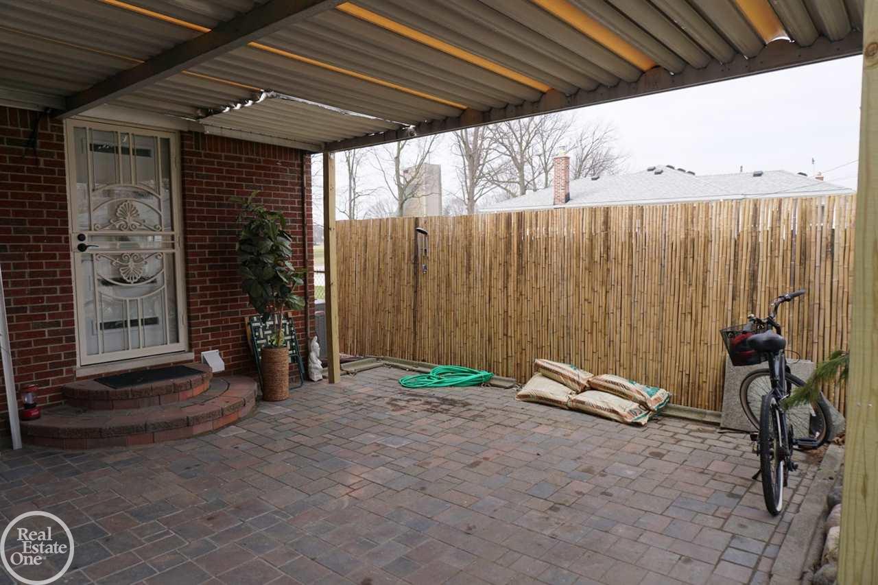 19381 Stephens Eastpointe, MI 48021 - Photo 32 of 34