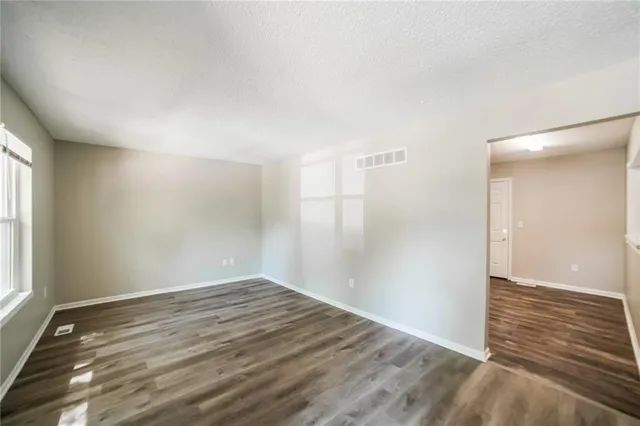 $1,565 | 806 Southeast 19th Street, Oak Grove, MO 64075