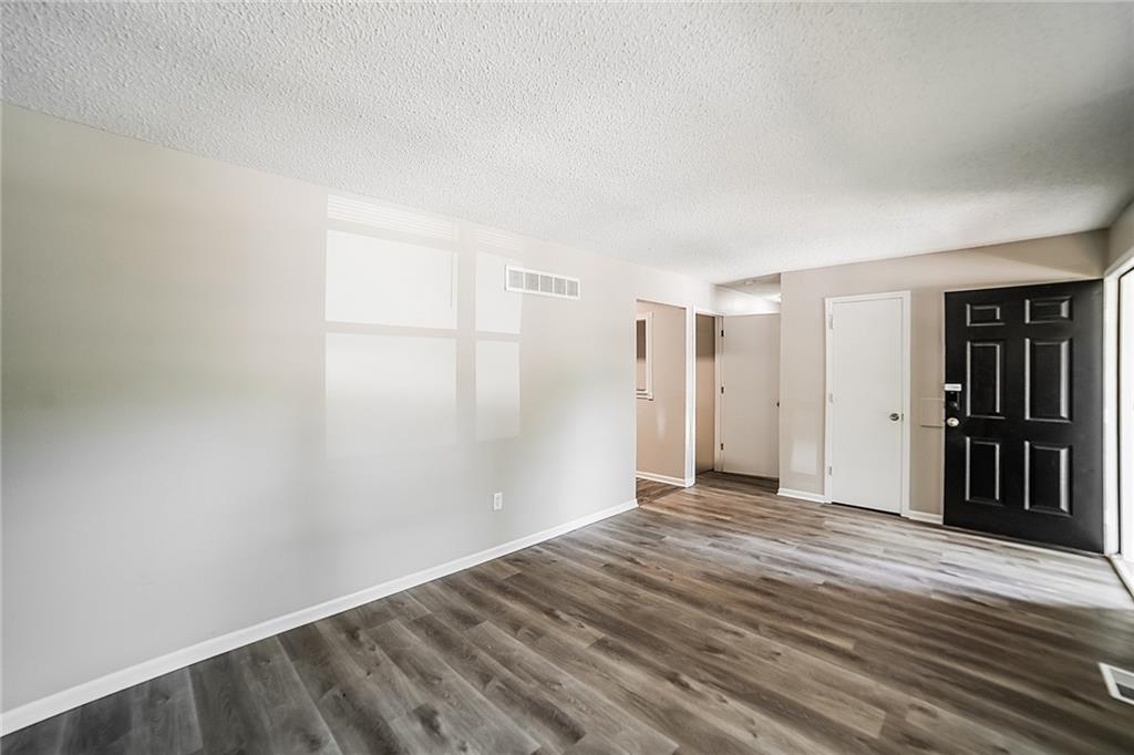 806 Southeast 19th Street Oak Grove, MO 64075 - Photo 4 of 17