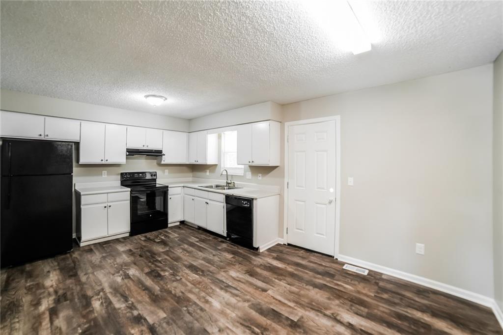 806 Southeast 19th Street Oak Grove, MO 64075 - Photo 5 of 17